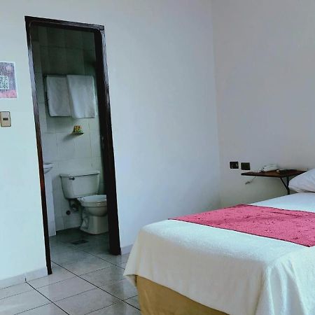 Hotel Plaza Center Санта-Крус-де-ла-Сьерра Экстерьер фото
