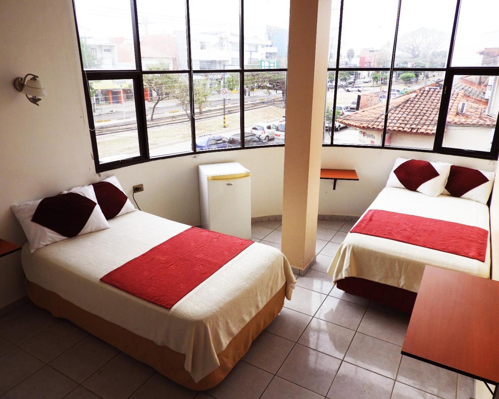 Hotel Plaza Center Санта-Крус-де-ла-Сьерра Экстерьер фото